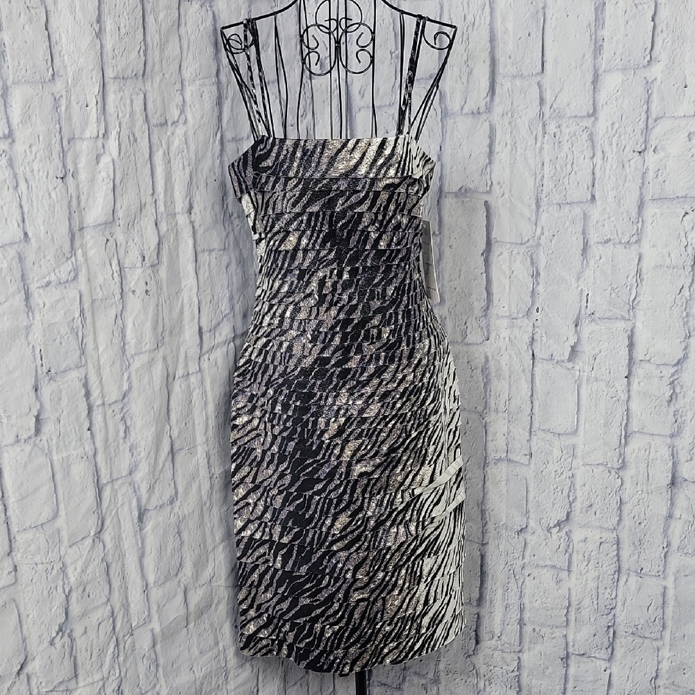 Cathaya Elegant Black and White Patterned‎ Dress 8 NWT